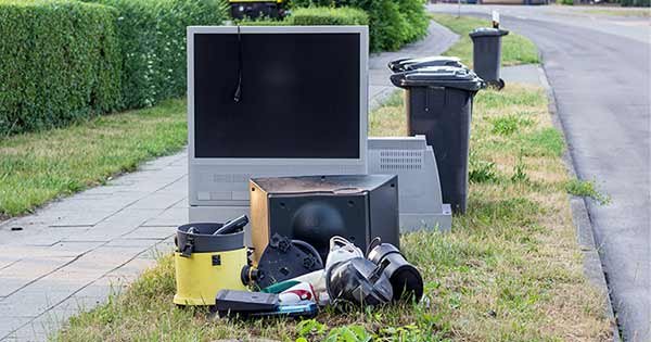 old tv on curbside awaiting electronics pickup service from Garbage Gurus
